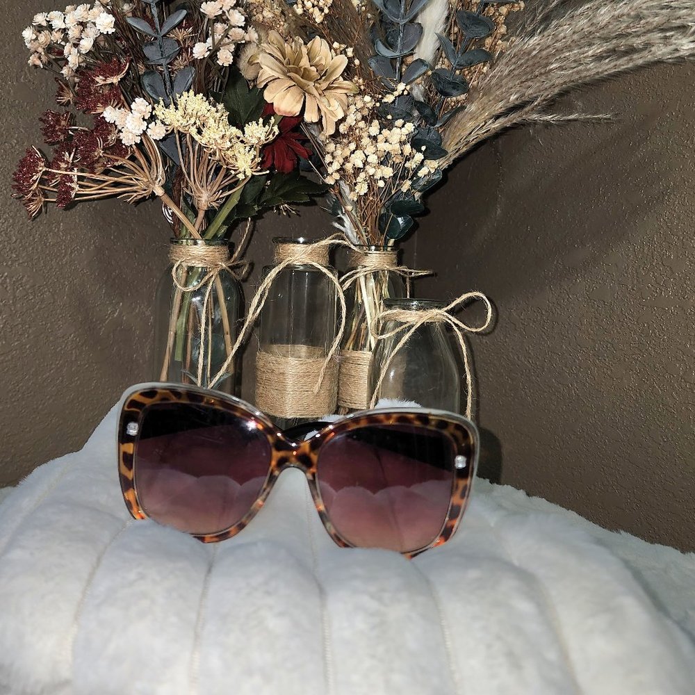 EUC STEVE MADDEN SUNGLASSES